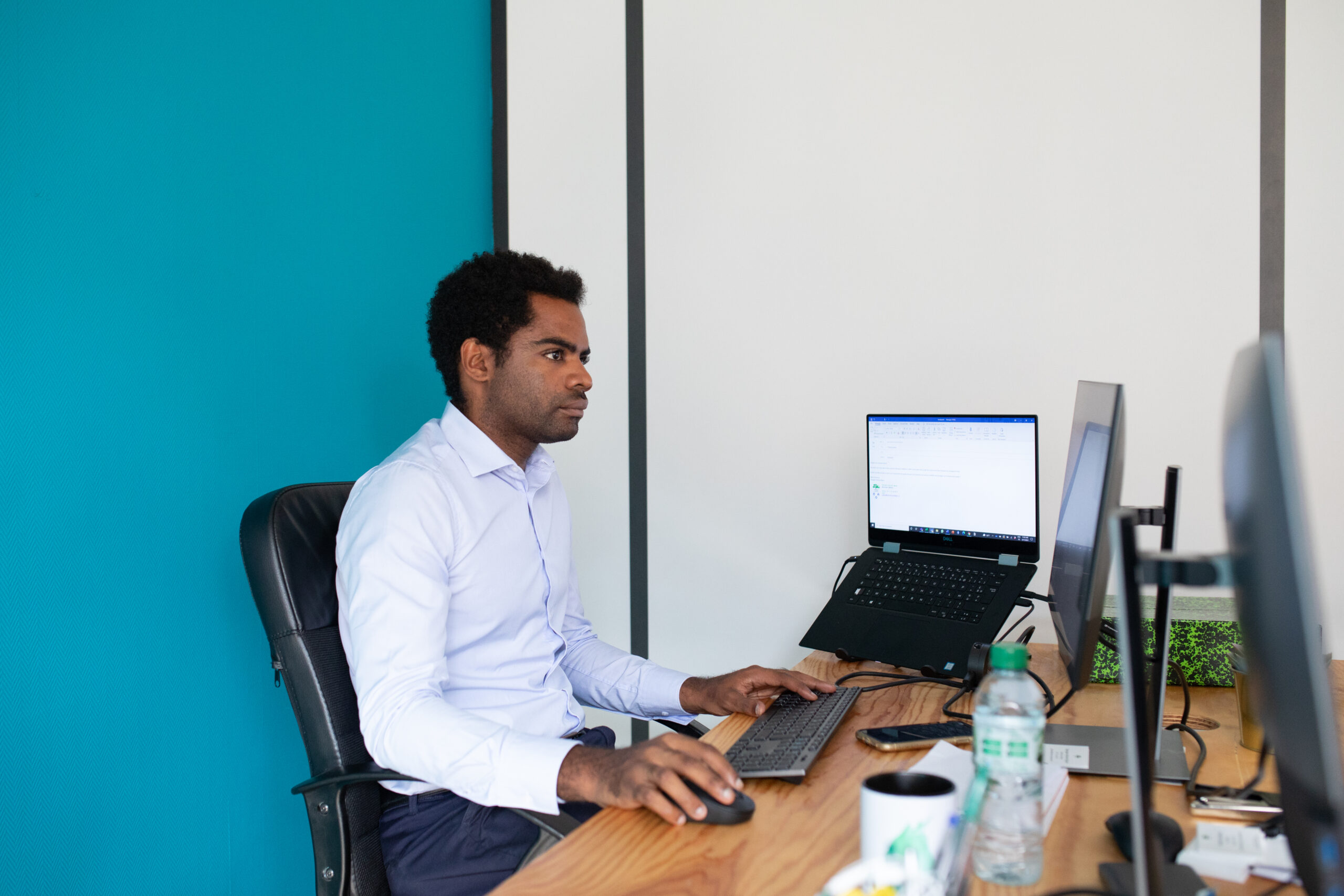 Georges Antoine Ngoue travaille