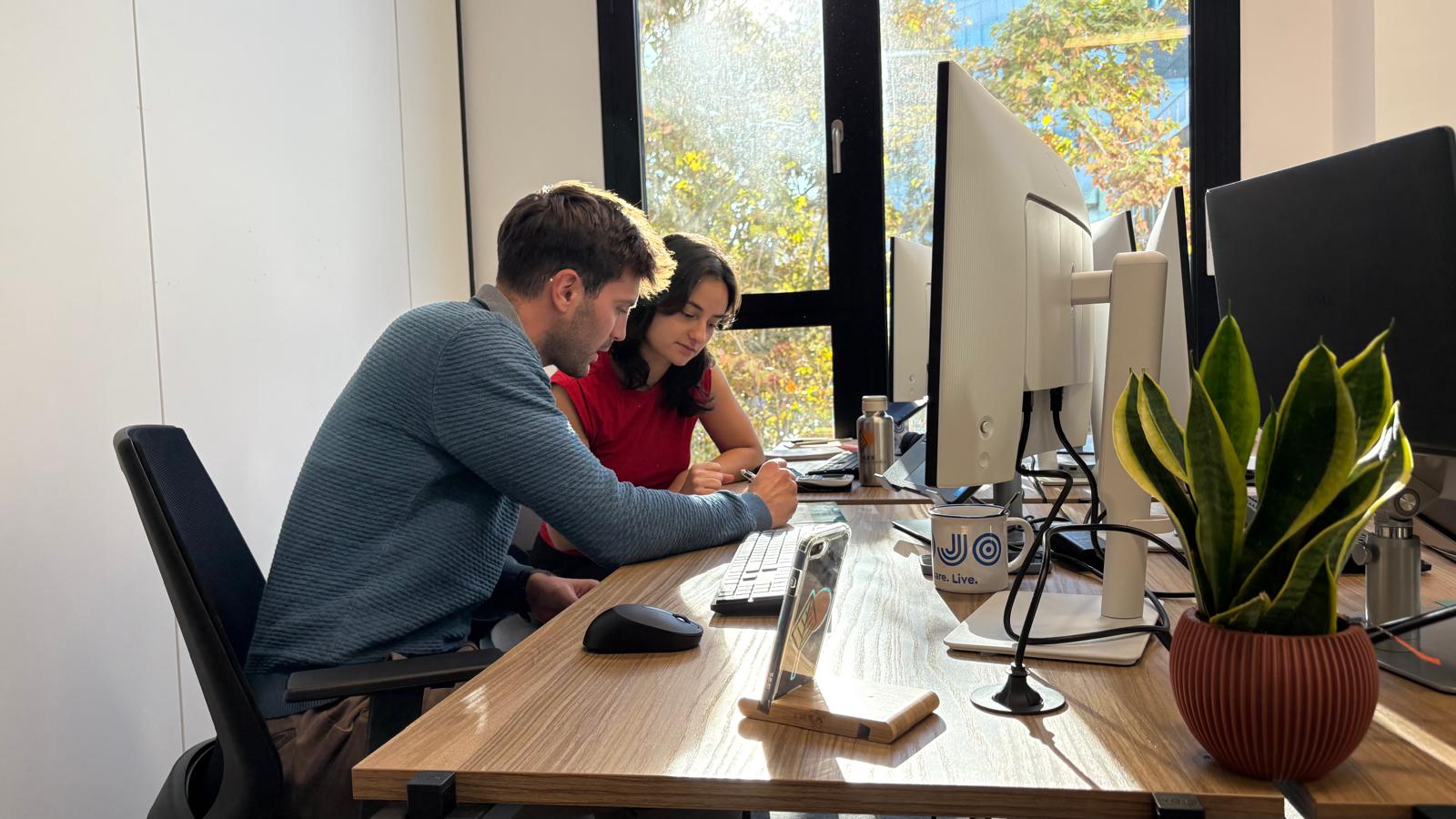 Bernat y Emma trabajando